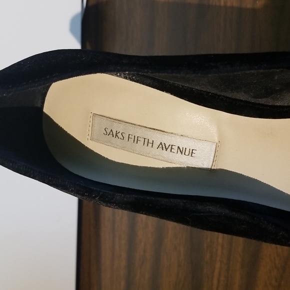 Saks Fifth Avenue Scalloped Heels - Picture 3 of 9